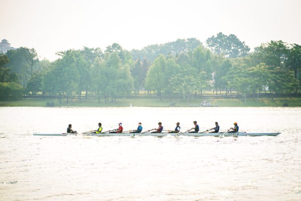 Putrajaya, Malaysia – September 6, 2019 : Dragon boat racer prac Putrajaya, Malaysia - September 6, 2019 : Dragon boat racer practice at the lake near Taman Botani.